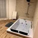 ラブホテル Magnifique Loft 35m2 Jacuzzi Rvb Night 1 Etablissement Ferme Definitivement