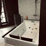 Magnifique Loft 35m2 Jacuzzi Rvb Night 1 Etablissement Ferme Definitivement アミアン