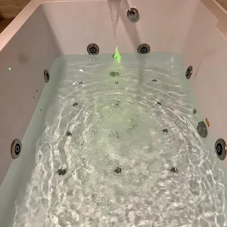 Magnifique Loft 35m2 Jacuzzi Rvb Night 1 Etablissement Ferme Definitivement Timebasishotel