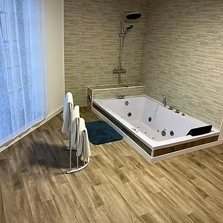 Отель для свиданий Magnifique Loft 35m2 Jacuzzi Rvb Night 1 Etablissement Ferme Definitivement Амьен