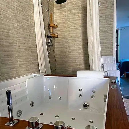 Magnifique Loft 35m2 Jacuzzi Rvb Night 1 Etablissement Ferme Definitivement