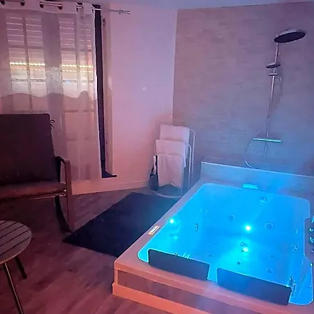 Отель для свиданий Magnifique Loft 35m2 Jacuzzi Rvb Night 1 Etablissement Ferme Definitivement Амьен
