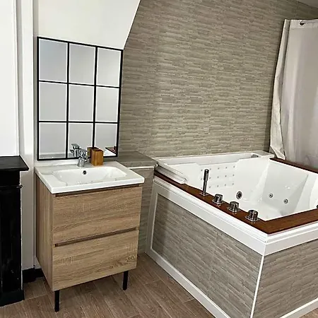 Отель для свиданий Magnifique Loft 35m2 Jacuzzi Rvb Night 1 Etablissement Ferme Definitivement *
